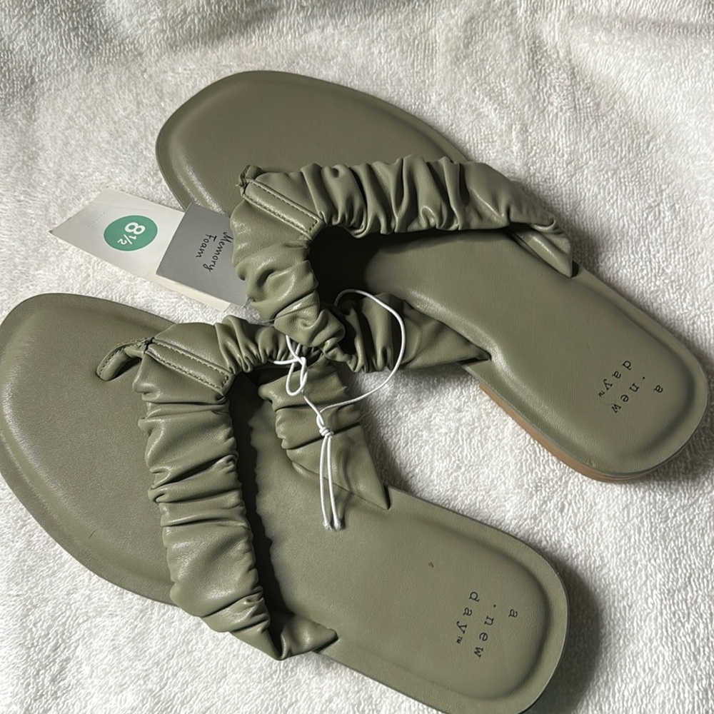 NWT A New Day. Sandal size 8 1/2 Memory foam.  
Olive Green. Comfortable